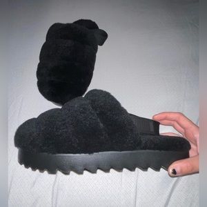 Ugg super fluff slipper